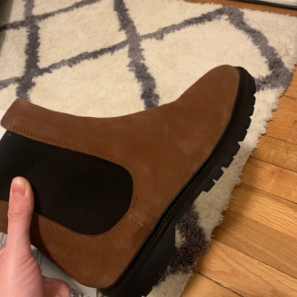 Women's Chunky Sole Leather Chelsea Boots - Picture 10 of 11